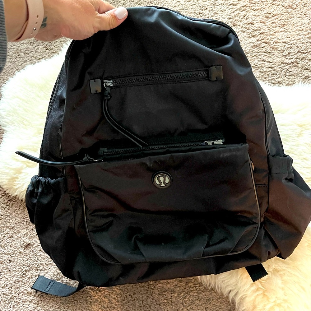 Lululemon Backpack w all the bells & whistles!